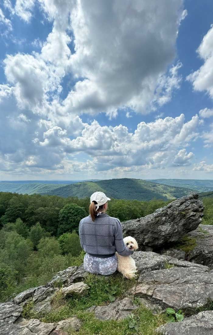 Photo of Nicol with her Maltipoo dog Dudusko in the Ardennes mountains of France/Belgium